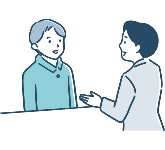 先輩職員と後輩職員が話し合っているイラスト
