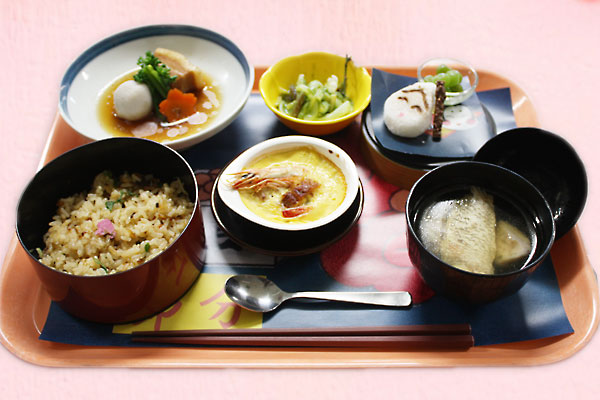 ライフケア高砂の利用者向けお食事例