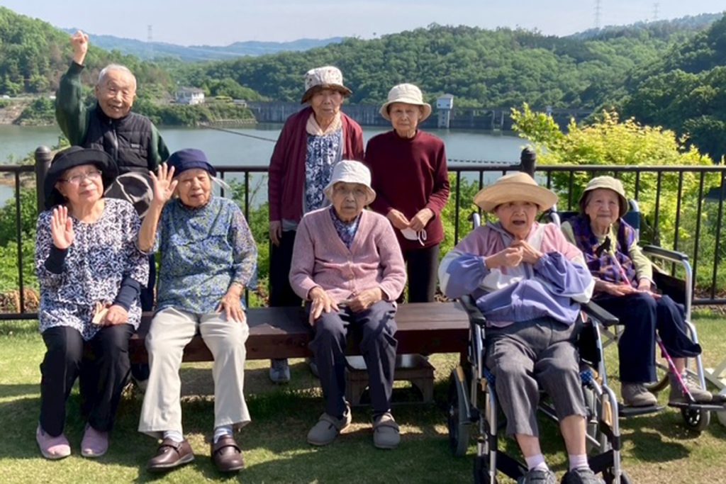 外出イベントで楽しそうに過ごす利用者さんの様子